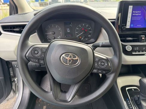Used 2023 Toyota Corolla LE w/ Carpet Mat Package (TMS) FWD image 10