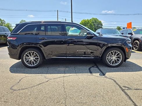 Certified 2023 Jeep Grand Cherokee Summit w/ Adv Protech Group IV AWD/4WD image 13