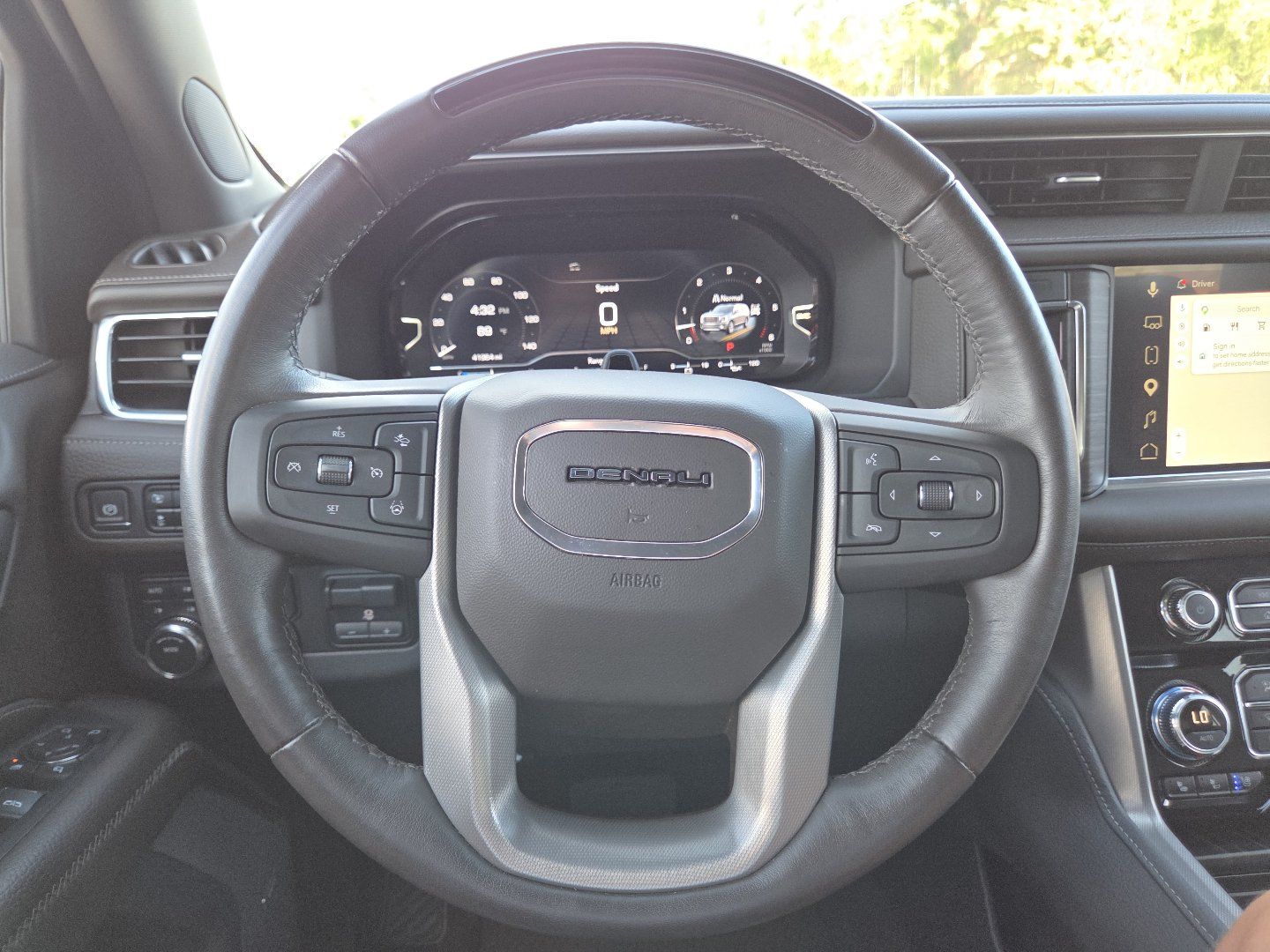 Used 2023 GMC Yukon XL Denali w/ Advanced Technology Package AWD/4WD image 35