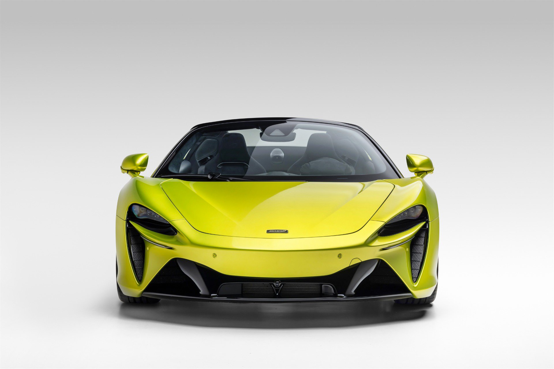 Used 2025 McLaren Artura Spider RWD image 17