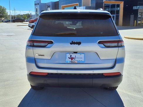 New 2025 Jeep Grand Cherokee L Altitude image 5