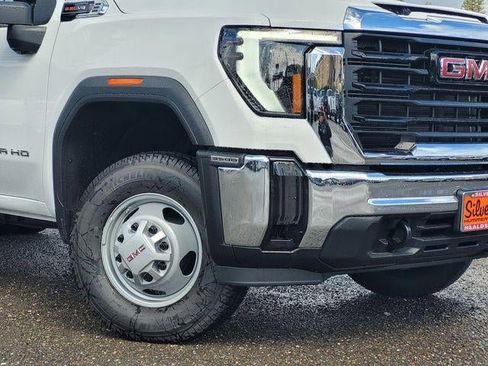 New 2026 GMC Sierra 3500 Pro w/ Convenience Package RWD image 9