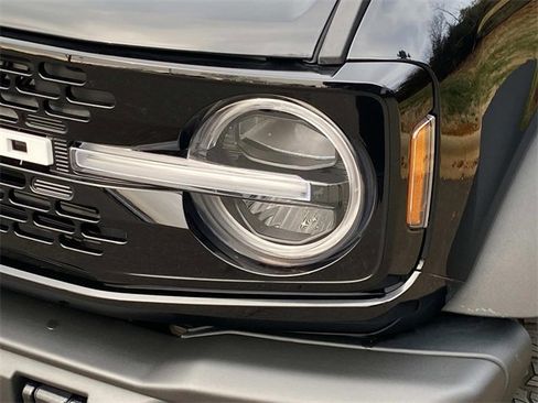 Used 2023 Ford Bronco Wildtrak image 5