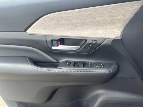 Used 2024 Toyota Grand Highlander Limited image 19