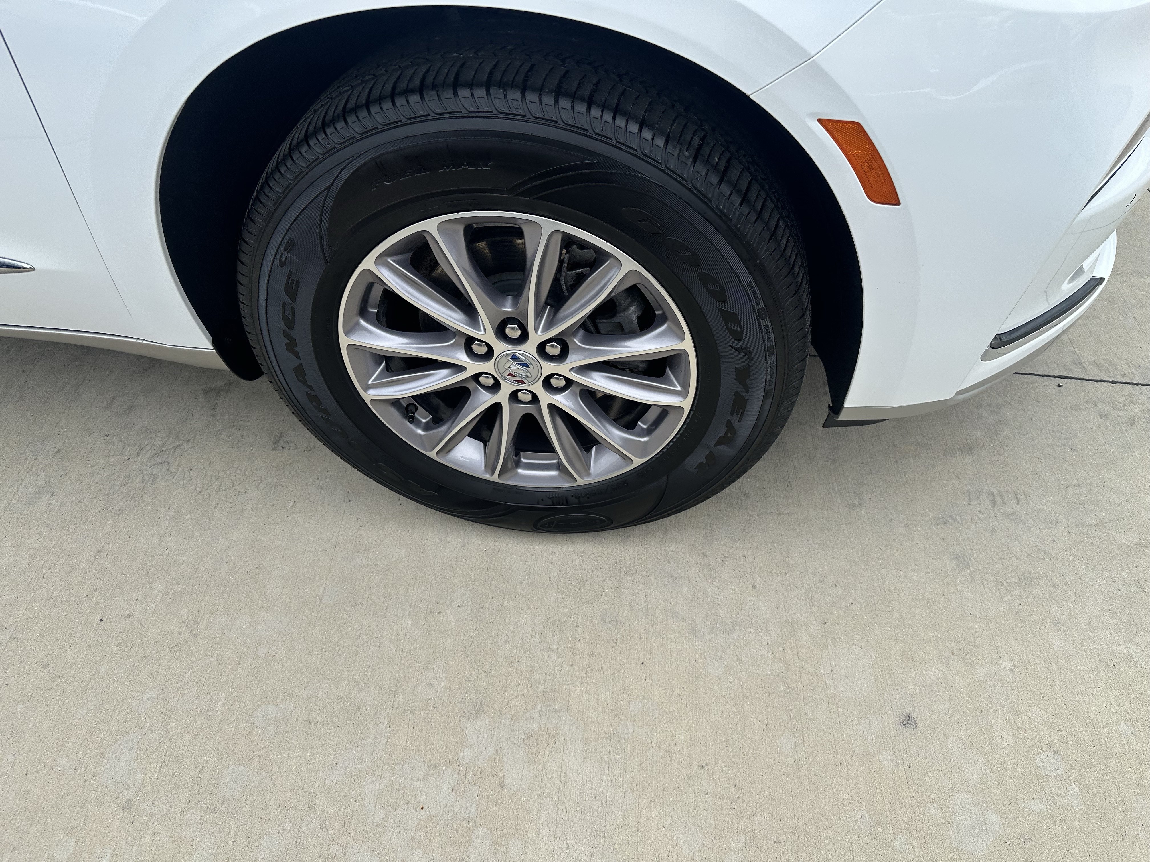 Used 2024 Buick Enclave Essence FWD image 4