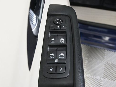 Used 2020 Chrysler Pacifica Limited image 21