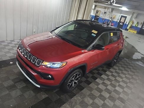 Used 2025 Jeep Compass Limited AWD/4WD image 12