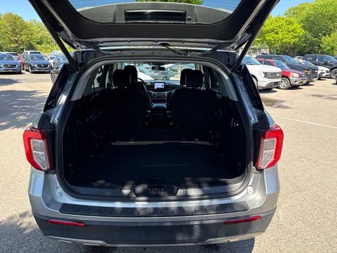 Used 2022 Ford Explorer XLT w/ Equipment Group 202A AWD/4WD image 27
