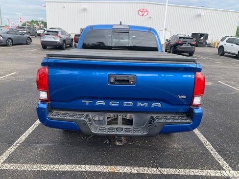 Used 2017 Toyota Tacoma TRD Sport w/ Premium & Technology Package AWD/4WD image 4