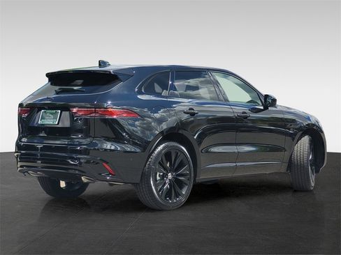 New 2026 Jaguar F-PACE R-Dynamic S image 4
