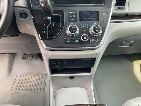 Used 2017 Toyota Sienna XLE w/ XLE Navigation Package AWD/4WD image 26