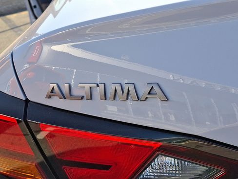 New 2025 Nissan Altima 2.5 SR image 18