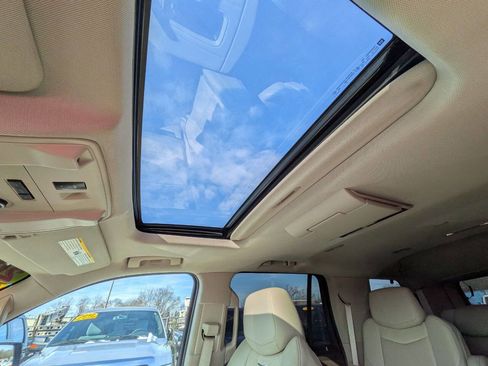 Used 2015 Cadillac Escalade Premium image 17