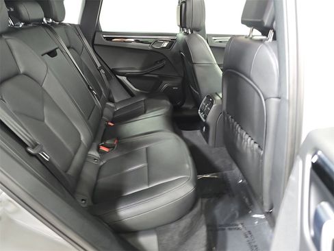 Used 2025 Porsche Macan image 26