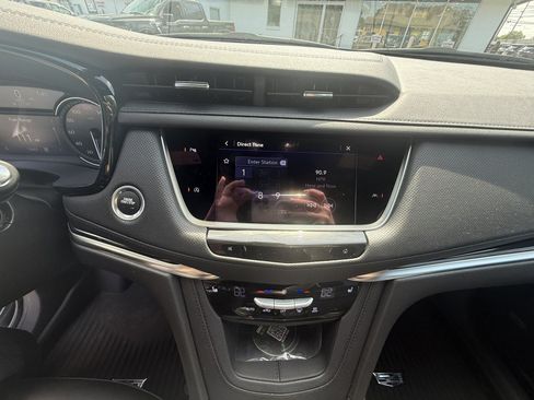 Used 2025 Cadillac XT6 Luxury w/ LPO, Floor Liner Package AWD/4WD image 11