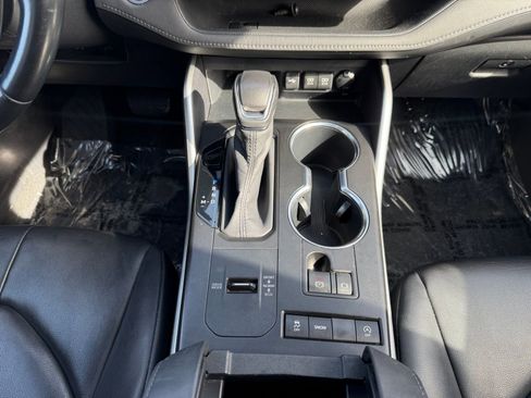 Used 2020 Toyota Highlander XLE image 16