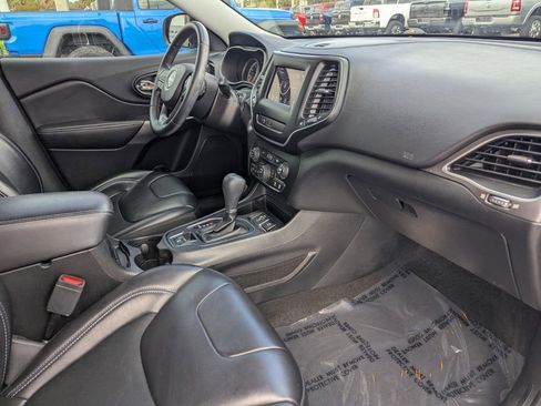 Used 2019 Jeep Cherokee Latitude Plus image 9