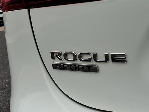 Used 2019 Nissan Rogue Sport S image 16