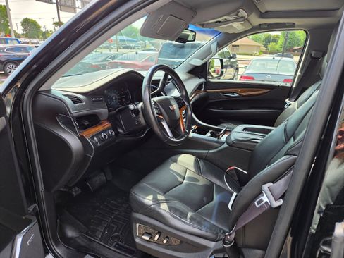 Used 2016 Cadillac Escalade ESV Luxury AWD/4WD image 3
