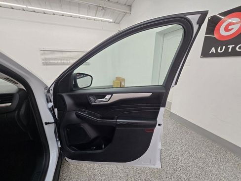 Used 2021 Ford Escape SE FWD image 30