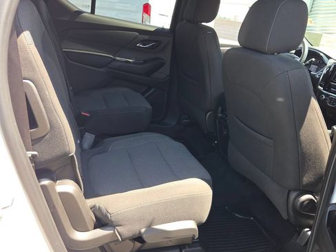 Used 2022 Chevrolet Traverse LT FWD image 23