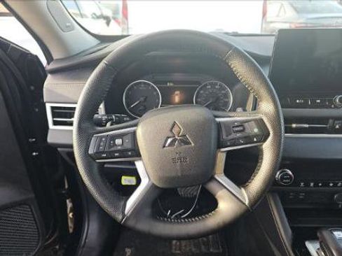 Used 2025 Mitsubishi Outlander SE image 21