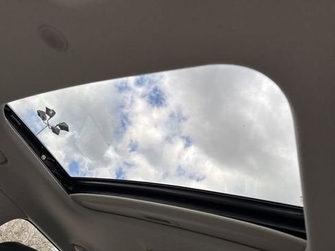 Used 2022 Hyundai Venue SEL image 5