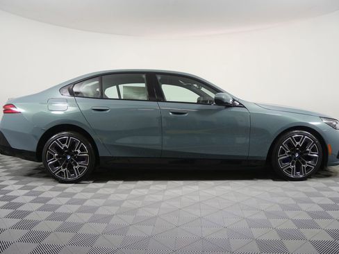 New 2026 BMW i5 eDrive40 w/ M Sport Package image 2