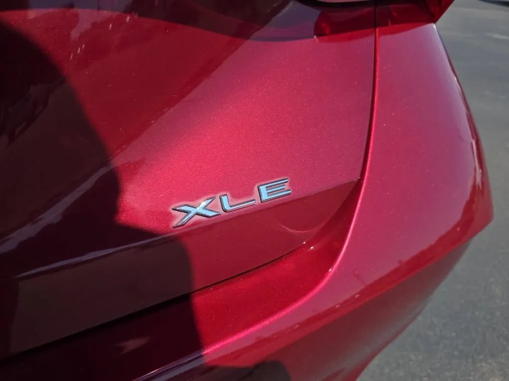 Used 2019 Toyota Avalon XLE FWD image 11