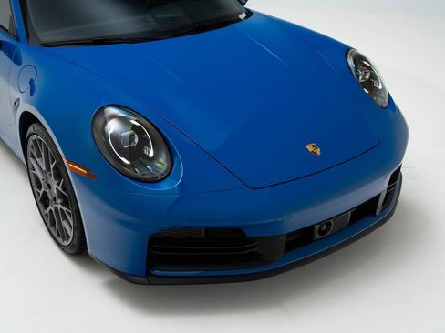 Used 2025 Porsche 911 Carrera RWD image 37