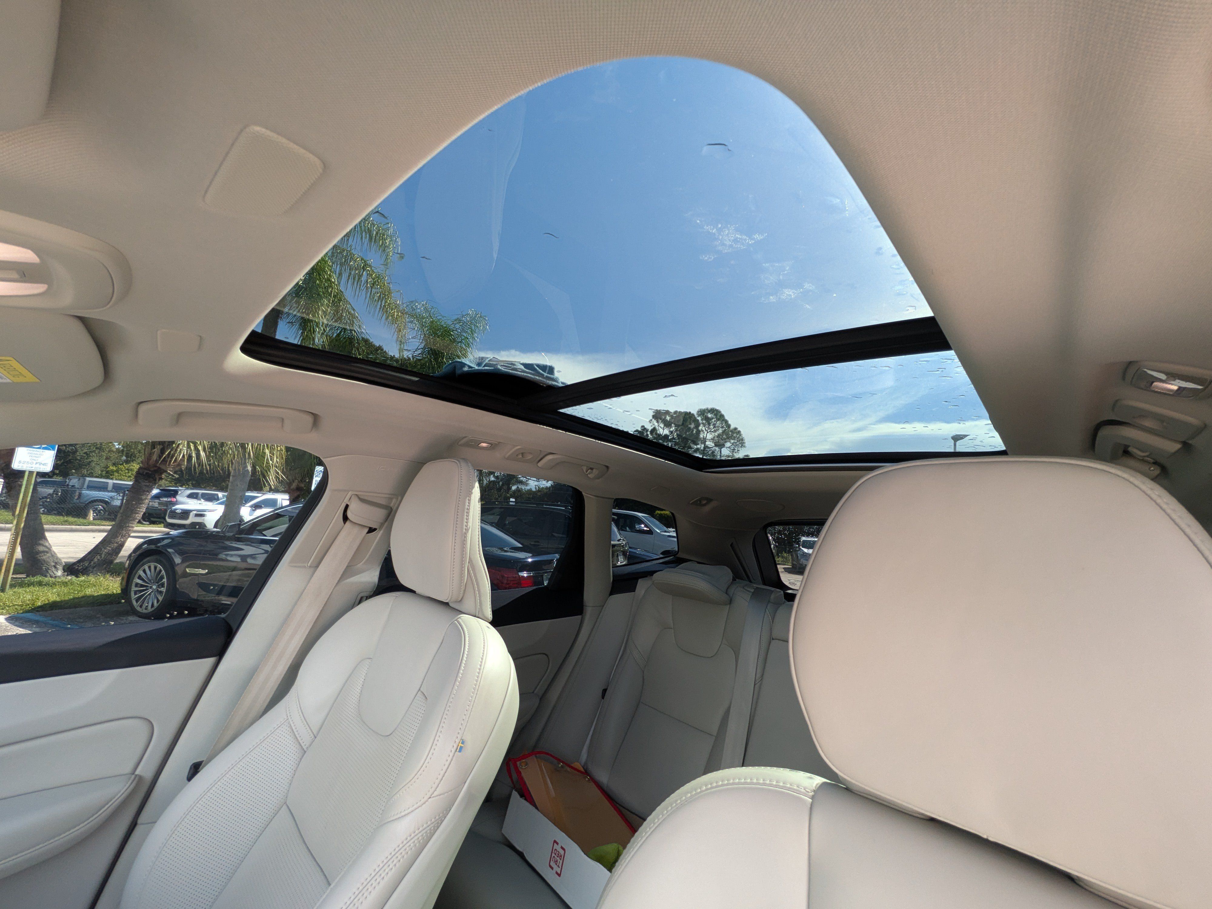 Certified 2024 Volvo XC60 T8 Ultimate w/ Protection Package Premier AWD/4WD image 21