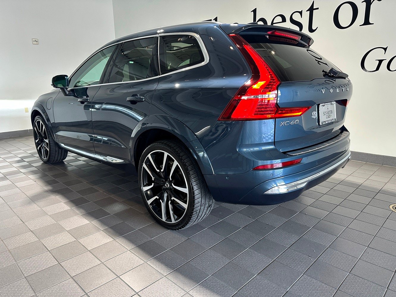 Used 2023 Volvo XC60 T8 Ultimate AWD/4WD image 6