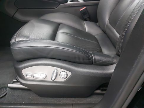 Certified 2018 Porsche Macan image 31