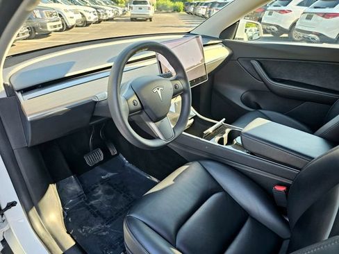 Used 2021 Tesla Model Y Long Range AWD/4WD image 17