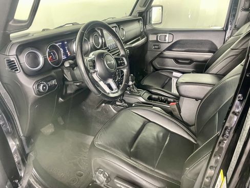 Used 2018 Jeep Wrangler Unlimited Sahara AWD/4WD image 9