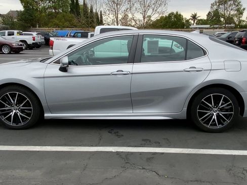 Used 2022 Toyota Camry SE image 9