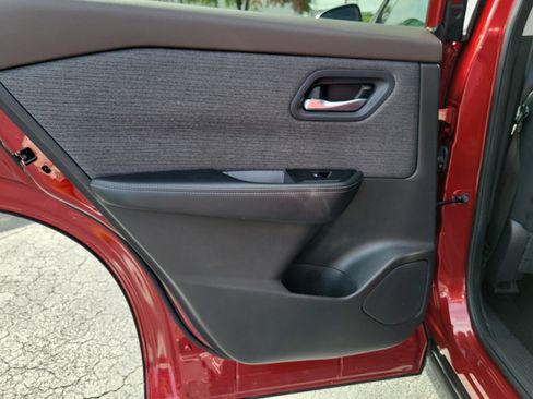 Used 2023 Nissan Rogue SV FWD image 10