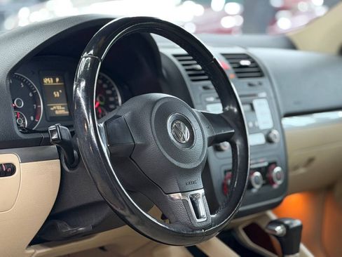 Used 2010 Volkswagen Jetta Limited Edition FWD image 4