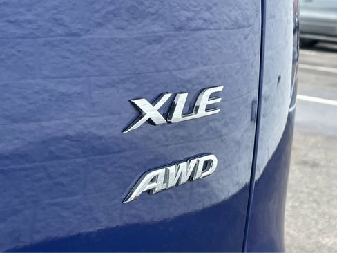 Used 2023 Toyota Corolla Cross XLE image 10