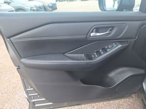 Certified 2024 Nissan Rogue SV w/ SV Premium Package FWD image 9