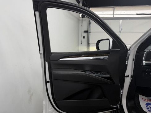 Used 2025 Cadillac Escalade Sport Platinum w/ LPO, ONYX Package image 12