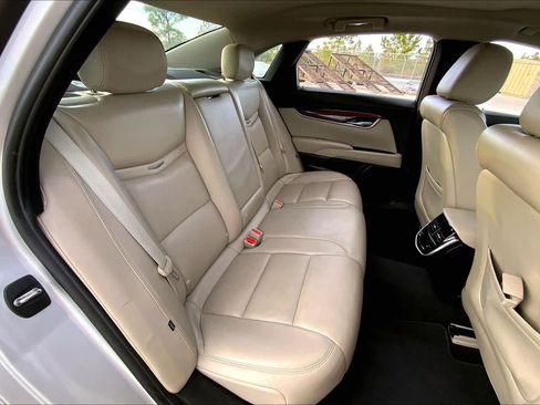 Used 2019 Cadillac XTS Luxury image 18