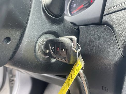 Used 2021 Toyota RAV4 LE image 19