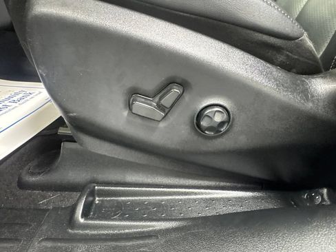 Used 2025 Chrysler Pacifica Select FWD image 14
