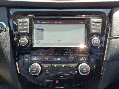 Used 2017 Nissan Rogue SV w/ SV Premium Package AWD/4WD image 12