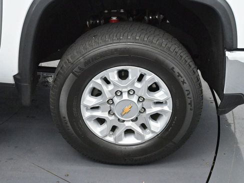 Used 2025 Chevrolet Silverado 2500 LT AWD/4WD image 35