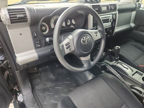 Used 2012 Toyota FJ Cruiser 4WD image 10