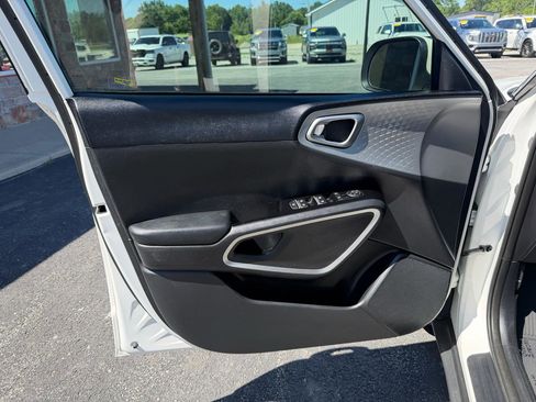 Used 2022 Kia Soul LX FWD image 12