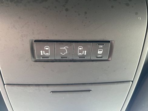 Used 2017 Dodge Grand Caravan SXT FWD image 27