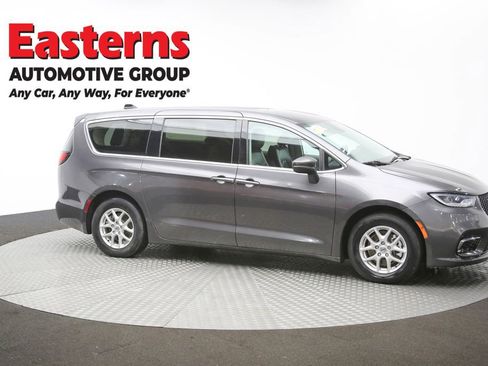Used 2023 Chrysler Pacifica Touring-L FWD image 46